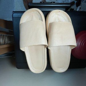 Rslides slip on shoes 42-43 270 tan 10-10.5 Women's